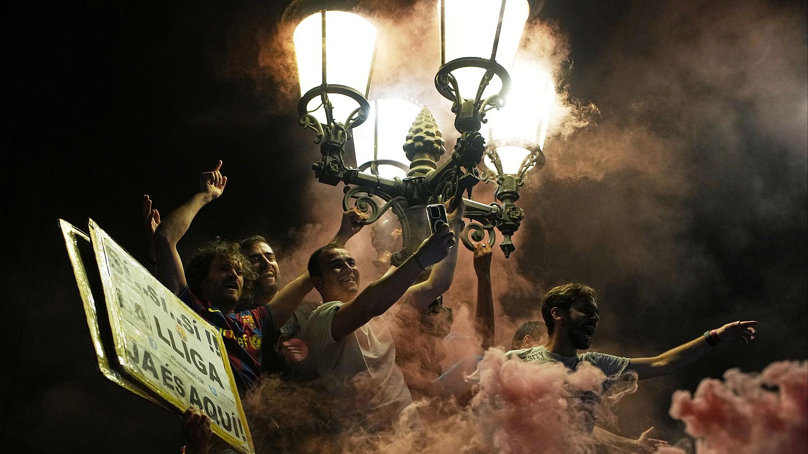 "Campeones, campeones", el cántico de los aficionados del Barça tras ganar la Liga