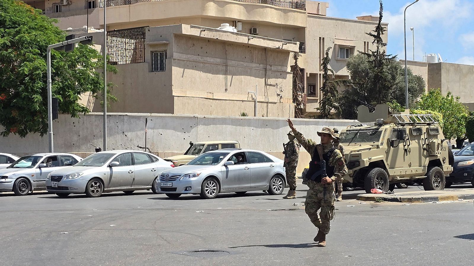 Evacuados 17 españoles atrapados en Trípoli | Ver