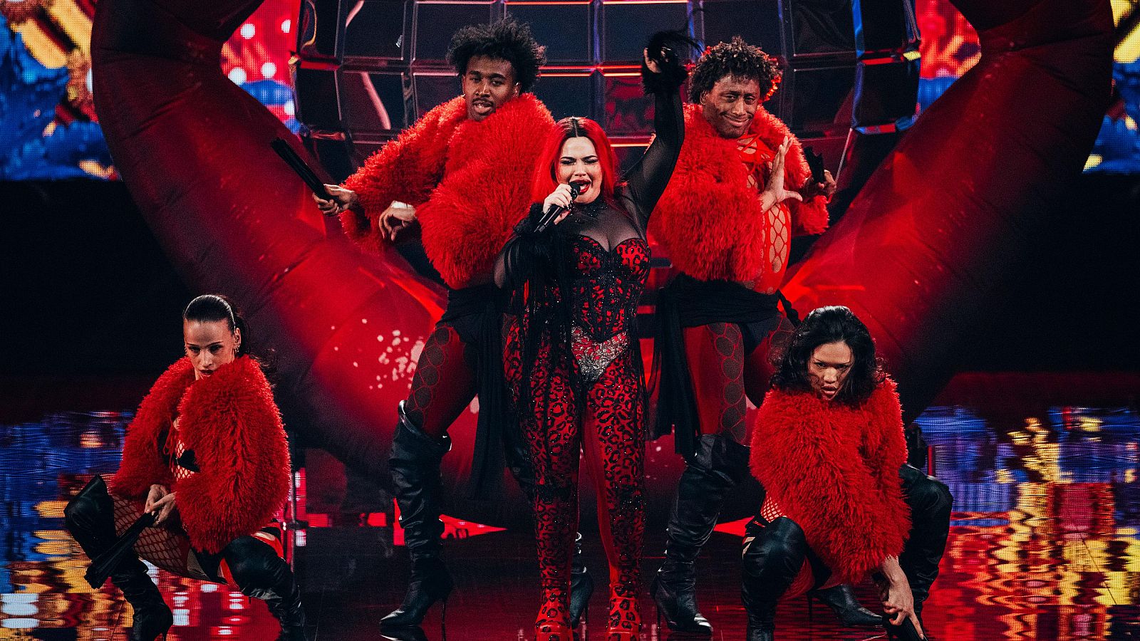 Actuación de Malta en Eurovisión 2025: Miriana Conte con "SERVING"