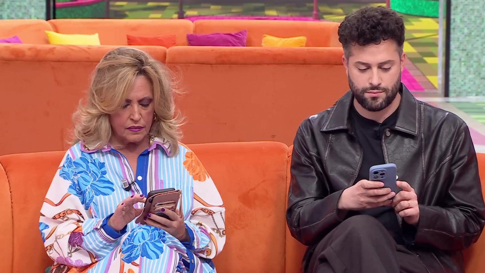 La Familia de la Tele - Belén Esteban y Lydia Lozano contestan a Terelu