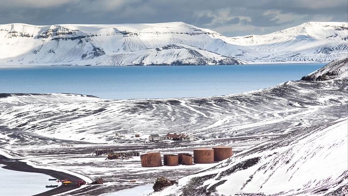 Telediario 2 - Crece el turismo en la Antártida: cientos de cruceros la visitan cada año