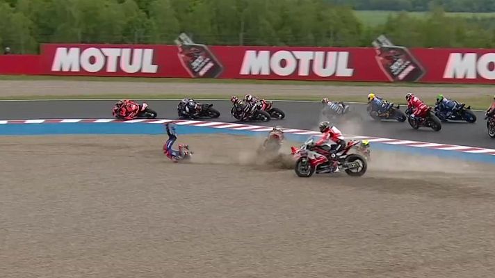 Mundial de Superbike - Álvaro Bautista y Xavier Vierge, involucrados en una dura caída en la segunda carrera de la Ronda de Most