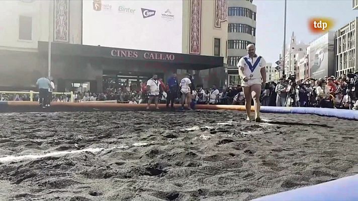  - La plaza de Callao, escenario de lucha canaria por un día