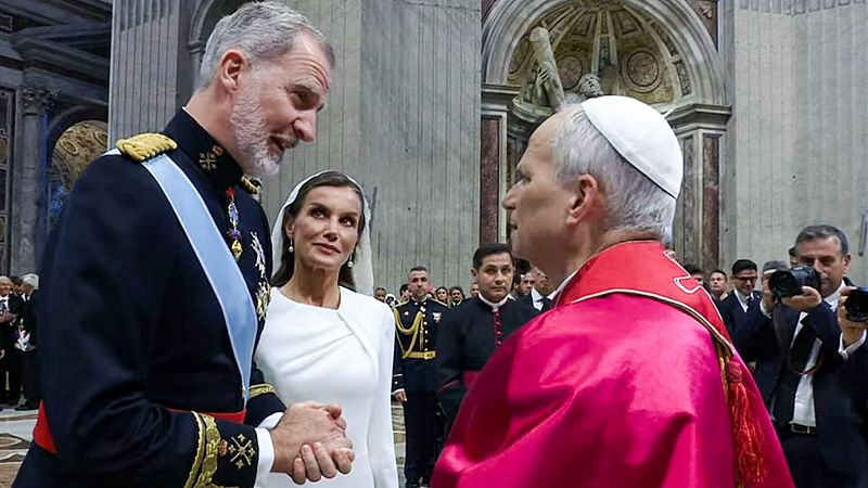 León XIV: los reyes encabezan la delegación española en la misa - Telediario Fin de Semana | Ver