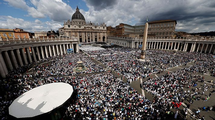 Telediario Fin de Semana - Cerca de 200.000 personas acuden a la misa del inicio del pontificado de León XIV