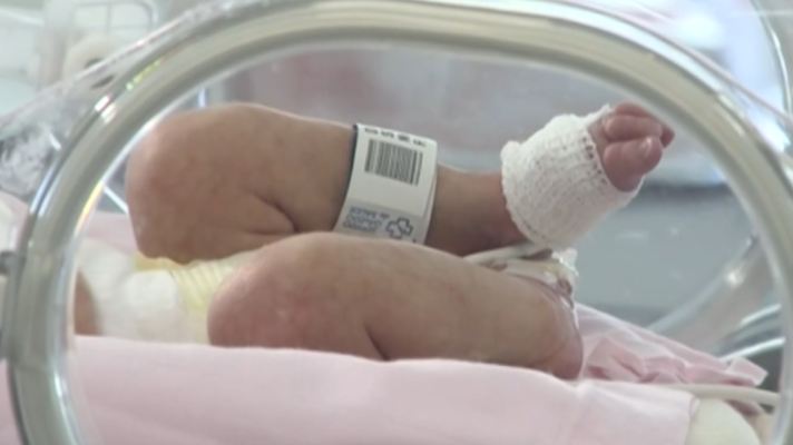 Telediario 1 - Crean una escuela para padres de bebés prematuros