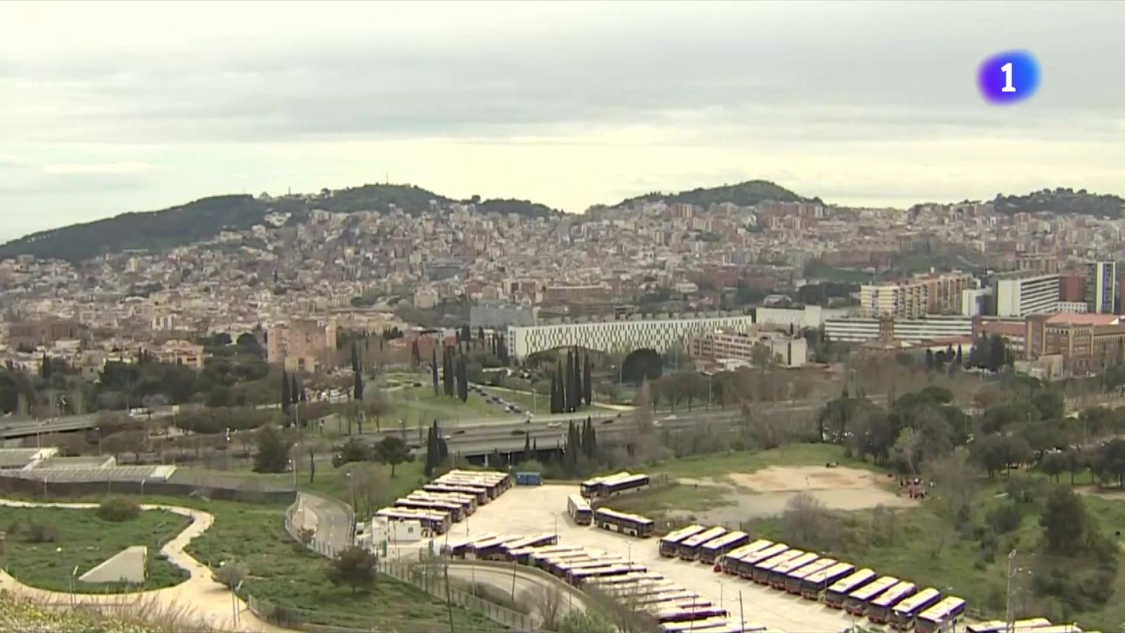 La Verneda repensa espais: habitatge o oficis? - L'Informatiu | Veure