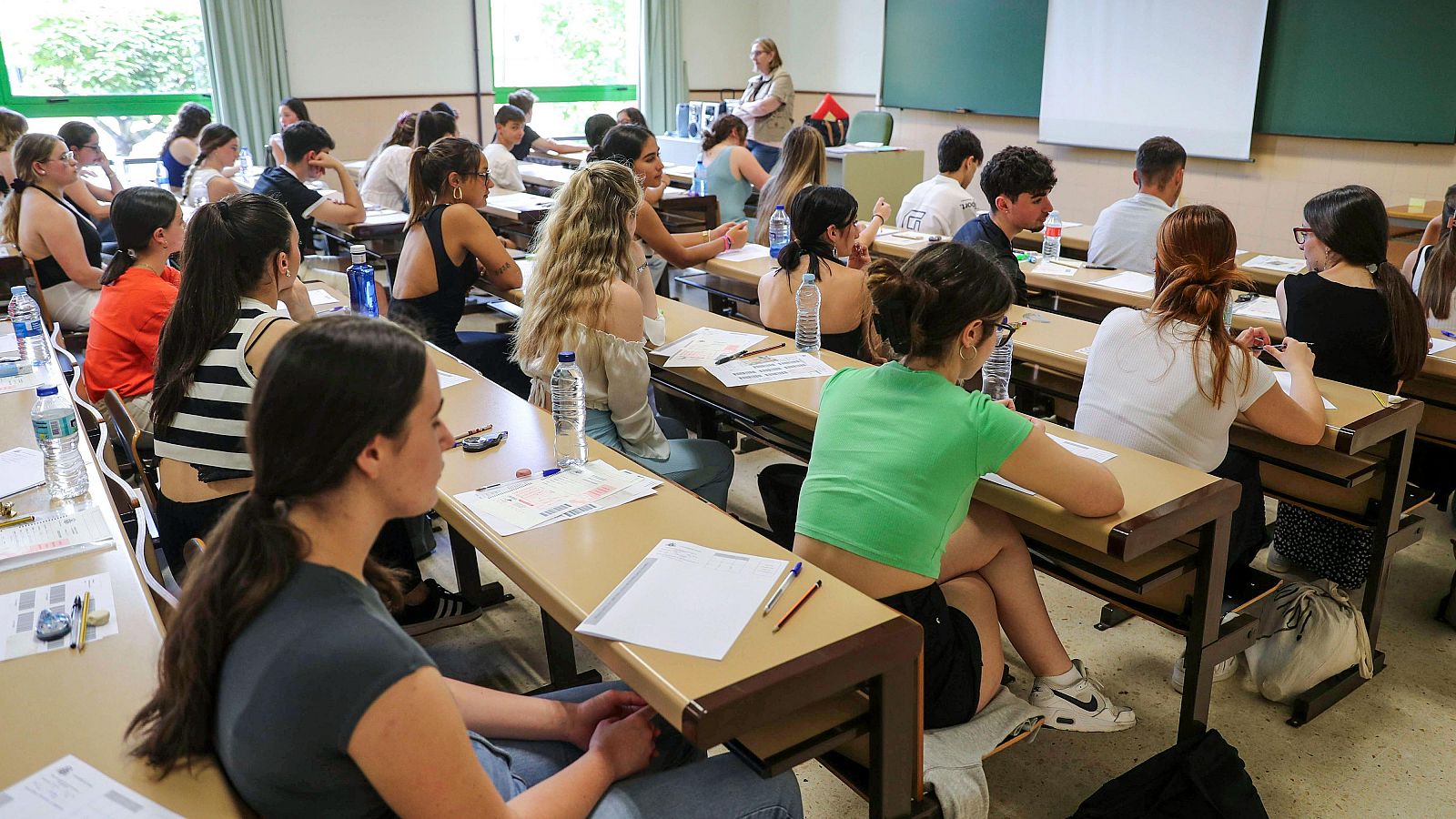 Una PAU más igualitaria entre comunidades, la idea para 2026 - Telediario 2 | Ver