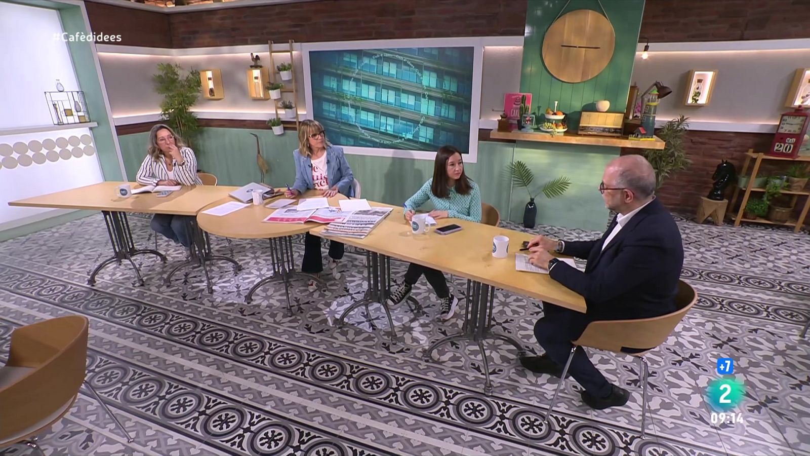 Gemma Nierga entrevista la consellera d'Educació i FP. Ivan Benet i Andrés Corchero presenten obra. I parlem amb l'advocat Oriol Nebot