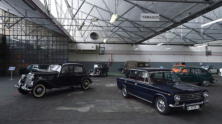 Telediario 1 - Se celebra el 90 aniversario del parque móvil del Estado con una exposición de 30 vehículos