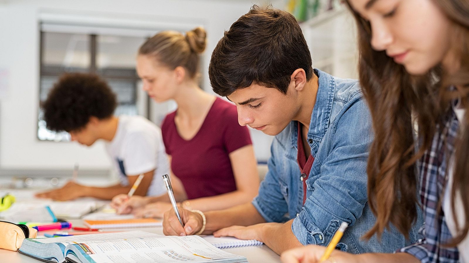 Empieza el movimiento en las bibliotecas de cara a la PAU - Telediario 1 | Ver