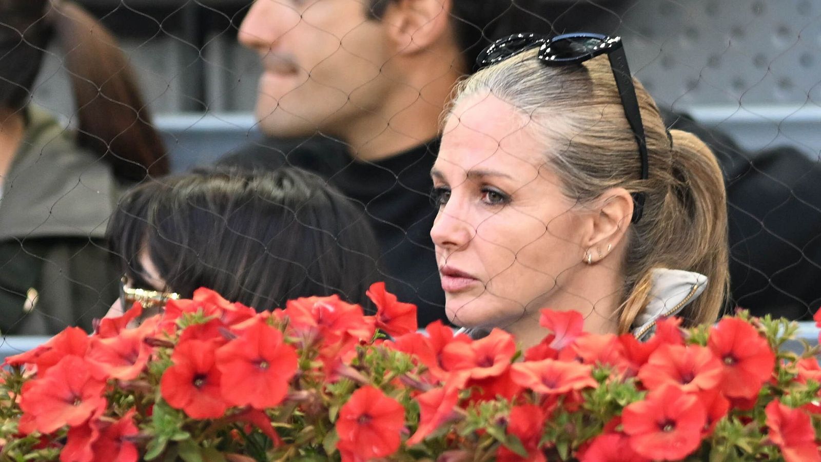 La Familia de la Tele - Genoveva Casanova señalada por... ¿No recoger los excrementos de sus perros?