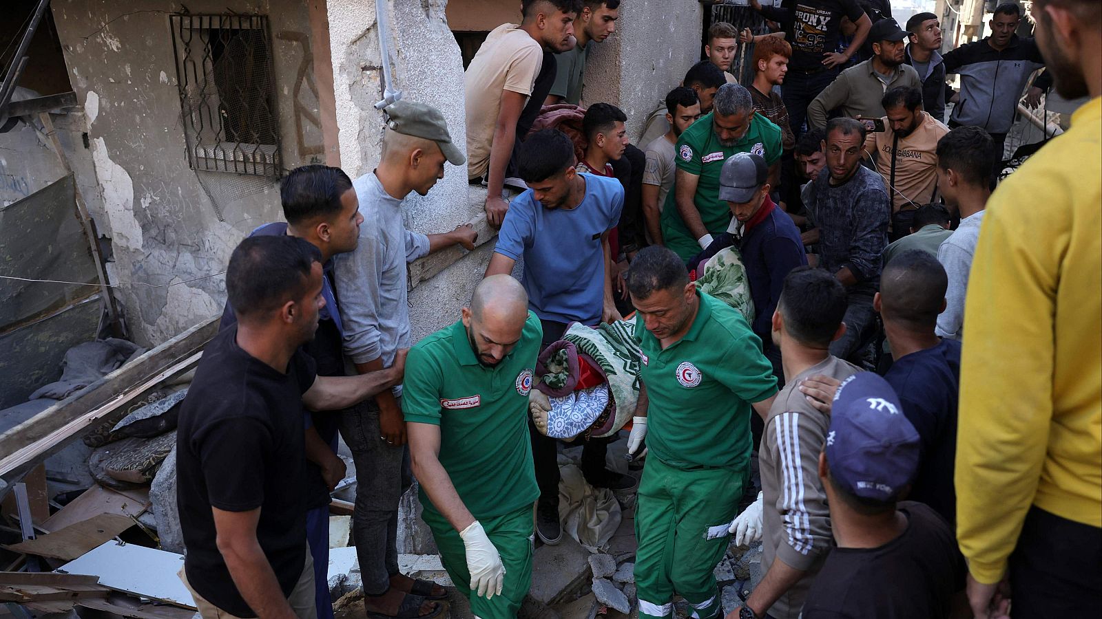 Israel aumenta sus ataques en el norte de Gaza y asesina a seis escoltas de la ayuda humanitaria | Ver