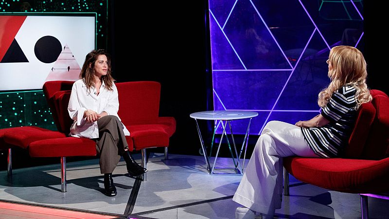 Atención obras - María León - ver ahora