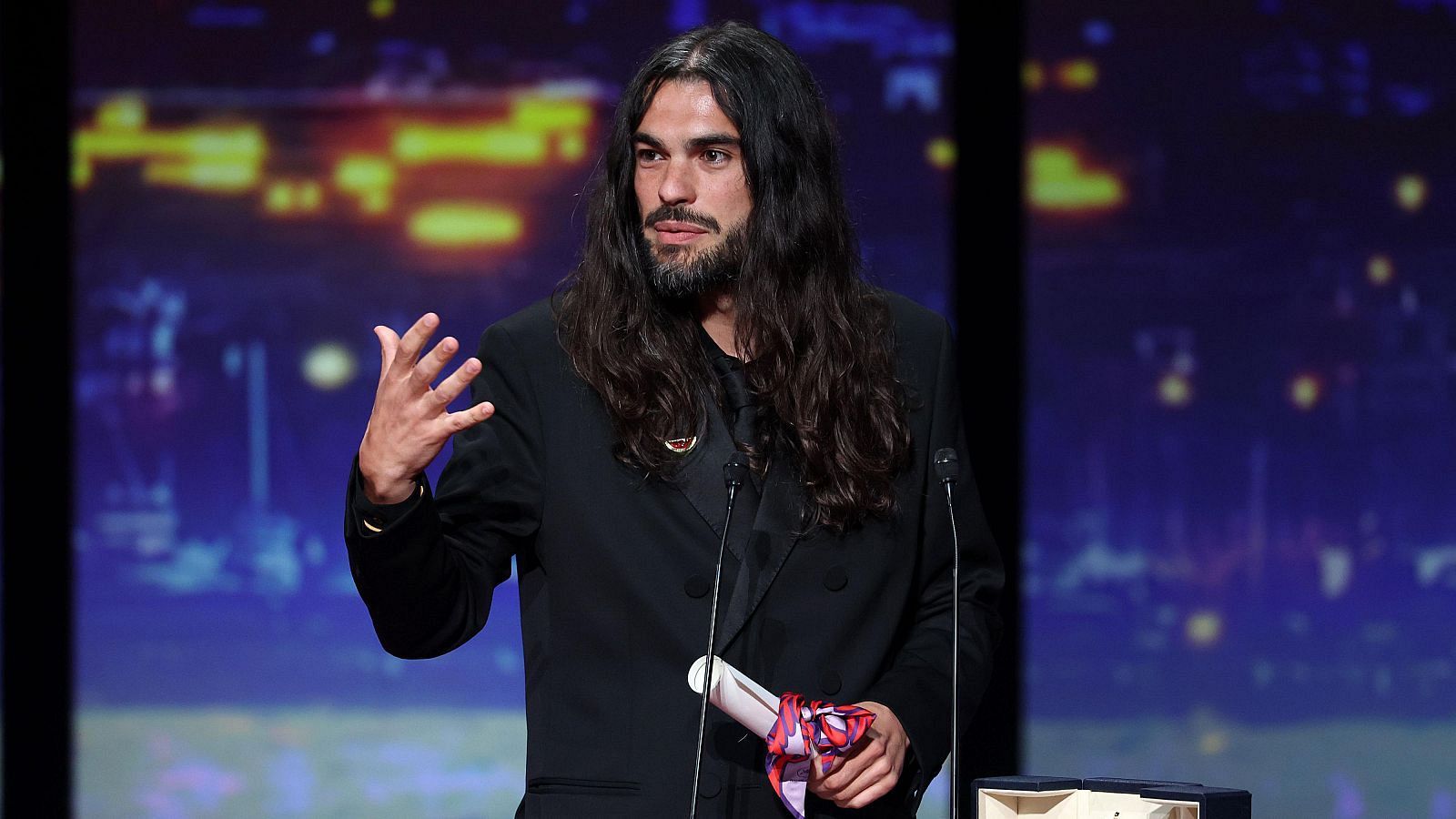 'Sirat', de Oliver Laxe, gana el Premio del Jurado en Cannes - Telediario Fin de Semana | Ver