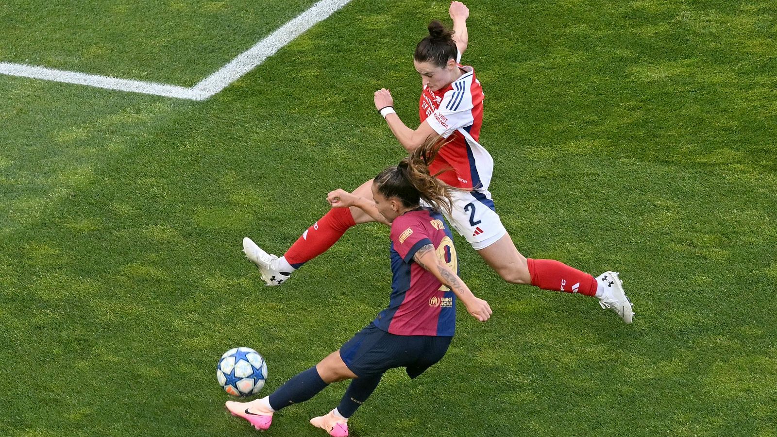 El larguerazo de Claudia Pina en la final de la Champions - Fútbol | Ver