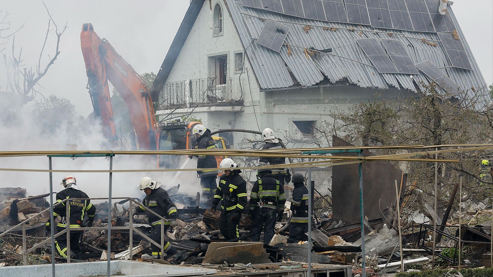 Ucrania denuncia uno de los mayores ataques aéreos rusos desde que empezó la guerra | Ver