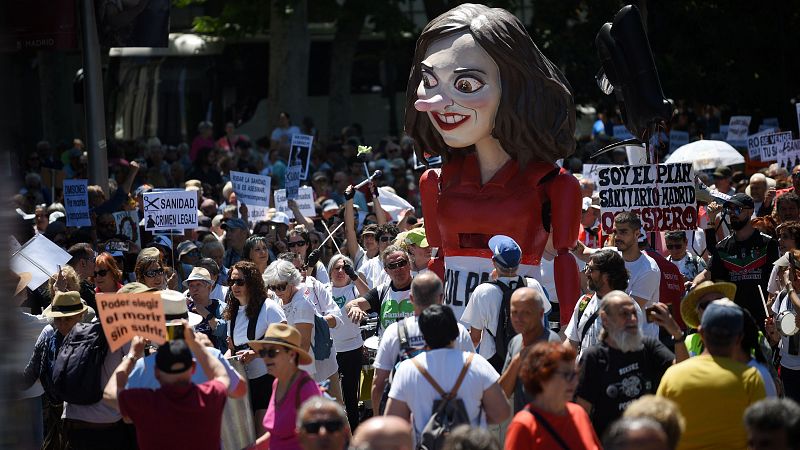 Una marcha en Madrid denuncia el "desmantelamiento" de la sanidad pública | Ver