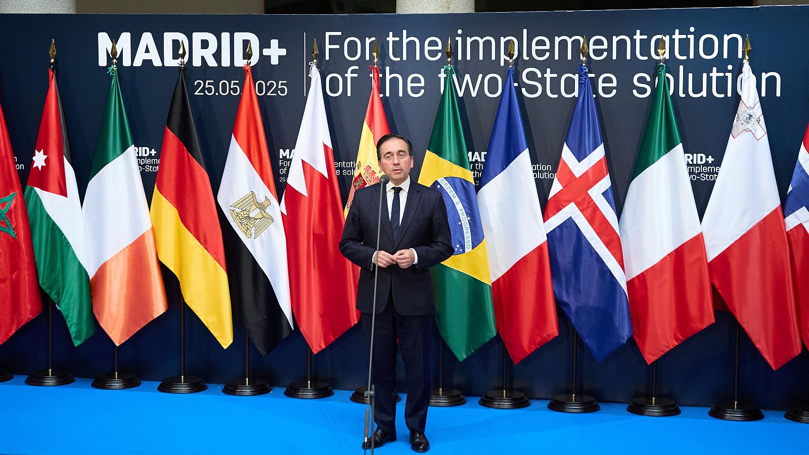 Entrevista a Albares: Gaza "ha cruzado el umbral de lo inhumano" - La hora de La 1 | Ver