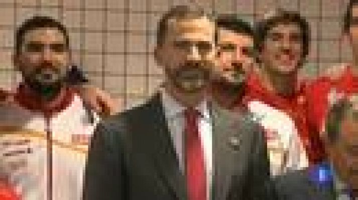 Telediario 1 - El príncipe desea suerte a los 'Hispanos'