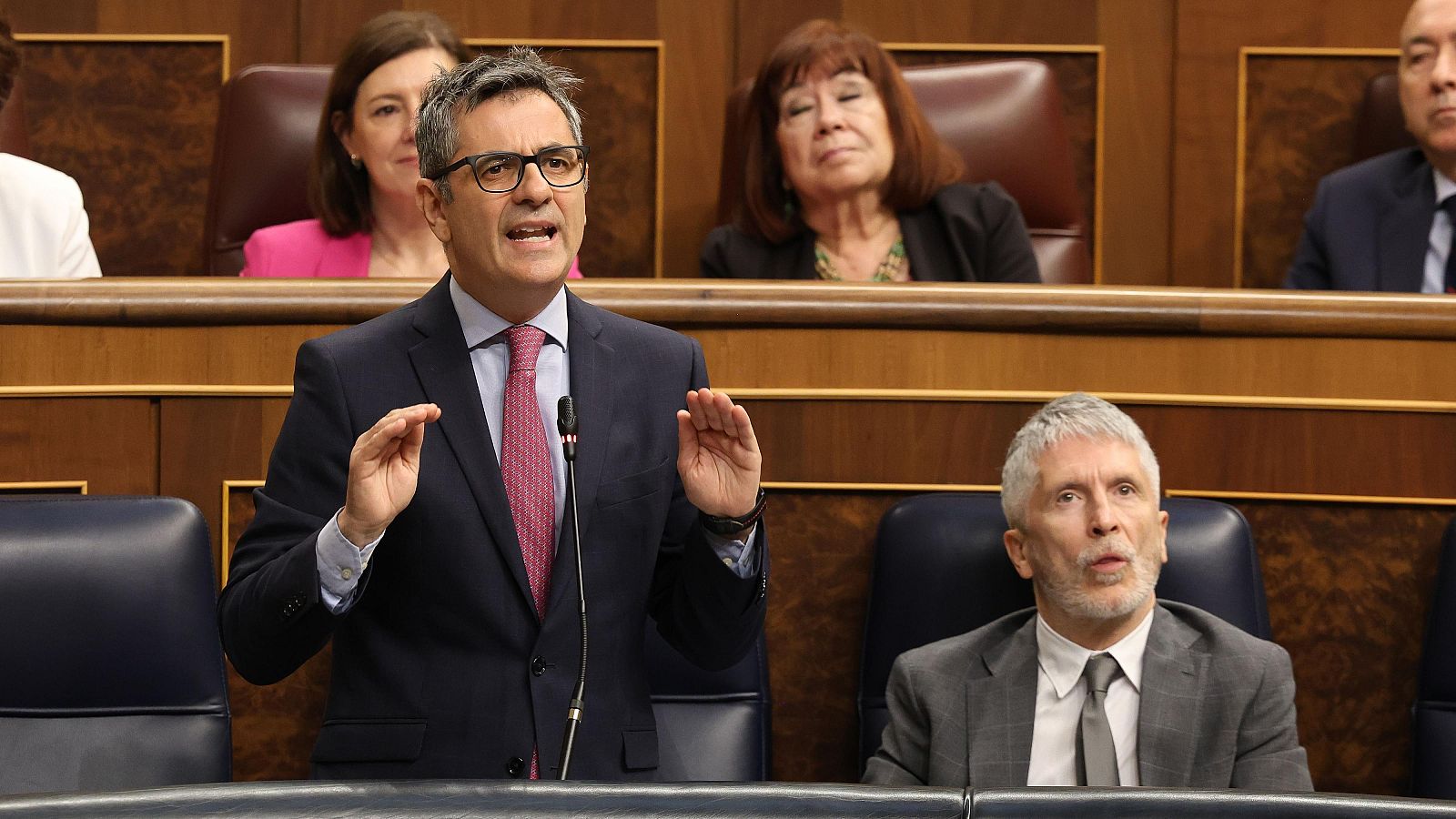 El PP carga en tromba contra la "guerra sucia" del Gobierno - Informativo 24h | Ver