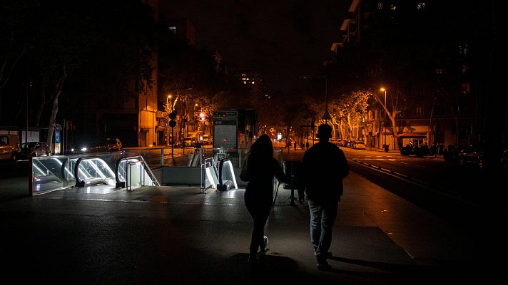 Telediario 1 - El apagón no ha producido grandes cambios de hábitos en la población