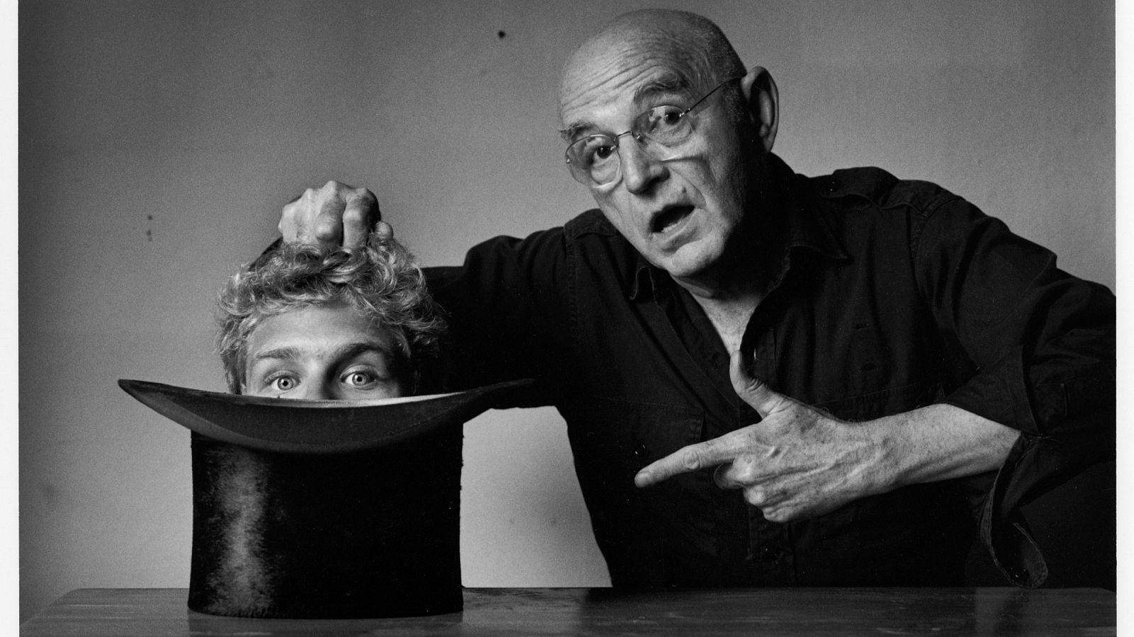 El fotógrafo Duane Michals presenta 150 piezas de su carrera | Ver