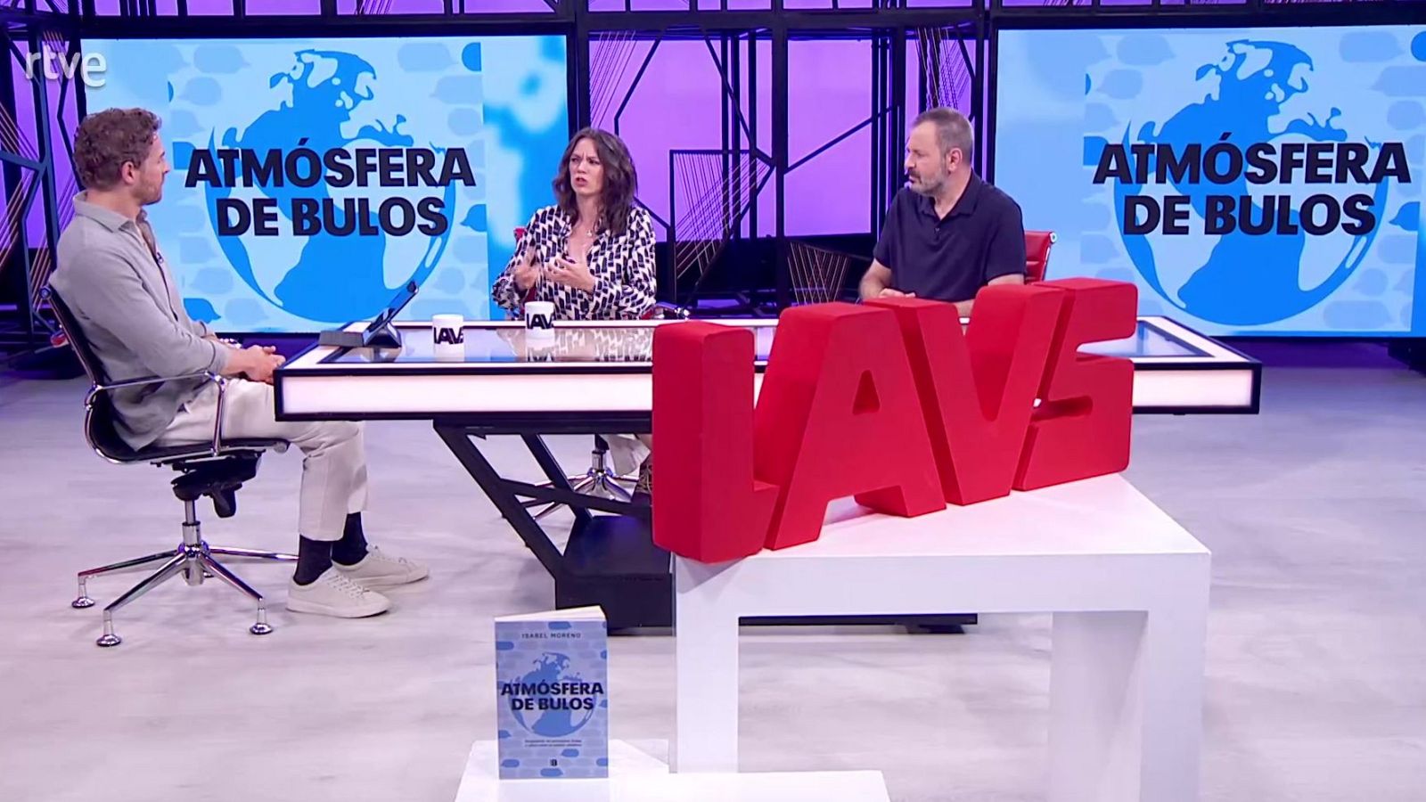 Isabel Moreno. ‘Atmósfera de bulos' | Ver