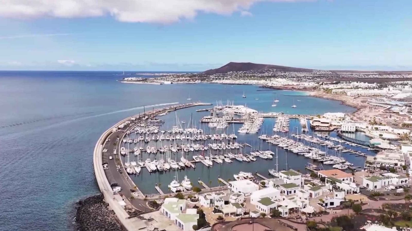 El escarabajo verde - Con vistas al mar - ver ahora
