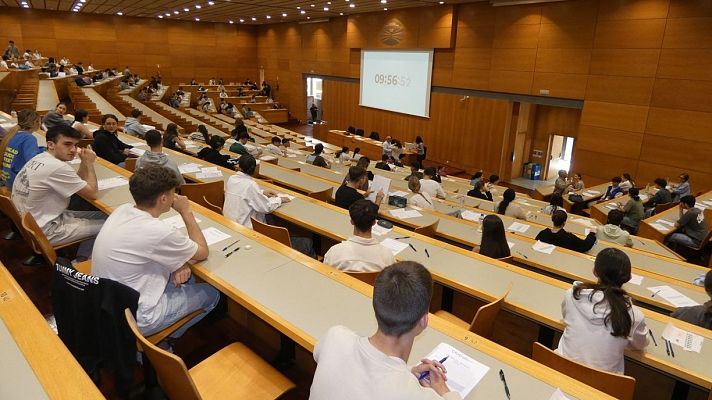 Telediario 1 - El ámbito sanitario, las ingenierías y las matemáticas los estudios universitarios con más salidas para los jóvenes