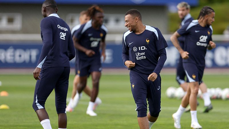 Los jugadores del PSG llegan a la concentracin de Francia - Los Deportes de La1 | Ver