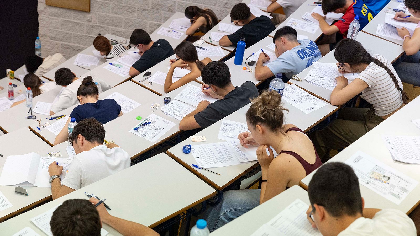 Nervios y presión por las notas de corte en el arranque de la nueva PAU | Ver