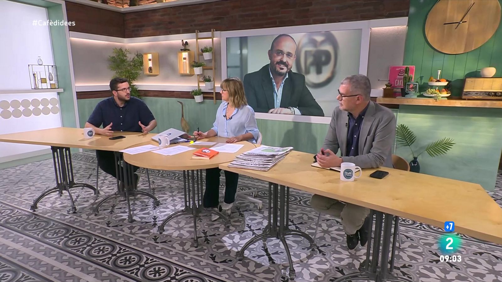 Gemma Nierga entrevista el secretari general del PP Catalunya. Parlem amb el psicòleg Jaume Funes. I Mercè Arànega presenta obra