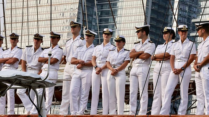 Leonor culmina en Nueva York su instruccin naval con una jura de bandera - Informativo 24h | Ver