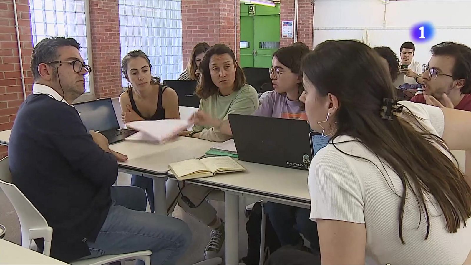 Un dels grans reptes de les universitats: gestionar l'ús de la IA - L'Informatiu | Veure