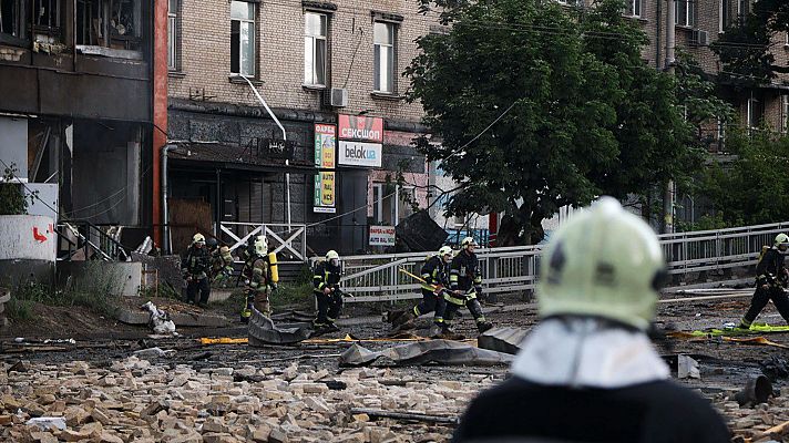 Telediario 1 - Rusia lanza un ataque masivo por toda Ucrania y deja al menos cuatro muertos