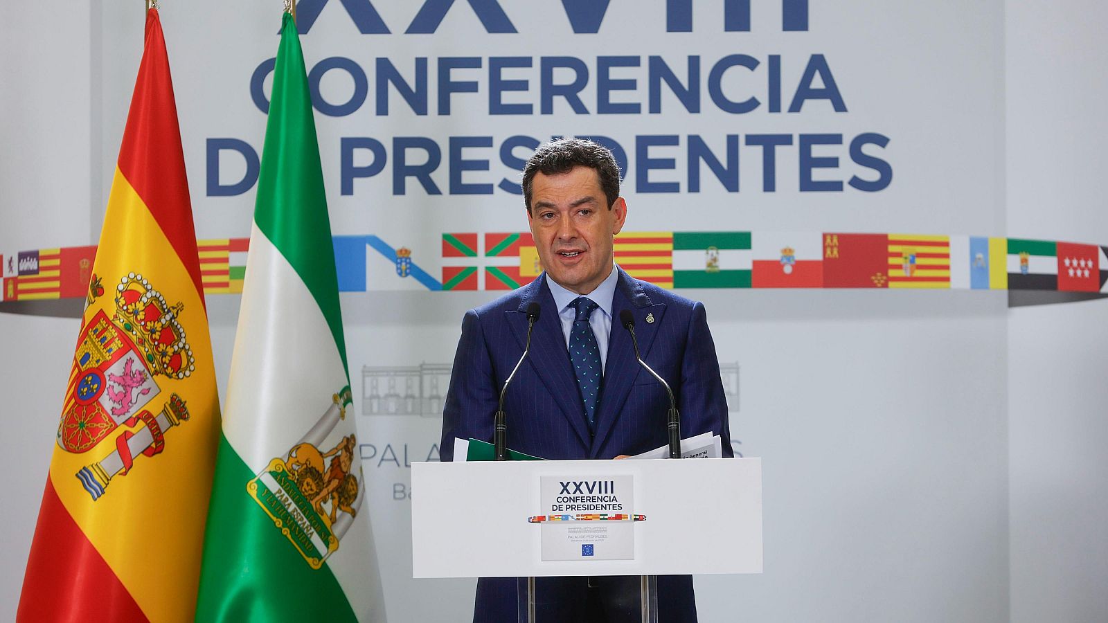 Moreno culpa a Sánchez de la "polémica" por las lenguas cooficiales y evita valorar la salida de Ayuso - Especiales informativos | Ver