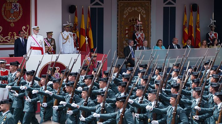 Telediario Fin de Semana - Más de 3.200 militares participan en Tenerife en el Día de las Fuerzas Armadas en un desfile presidido por los reyes
