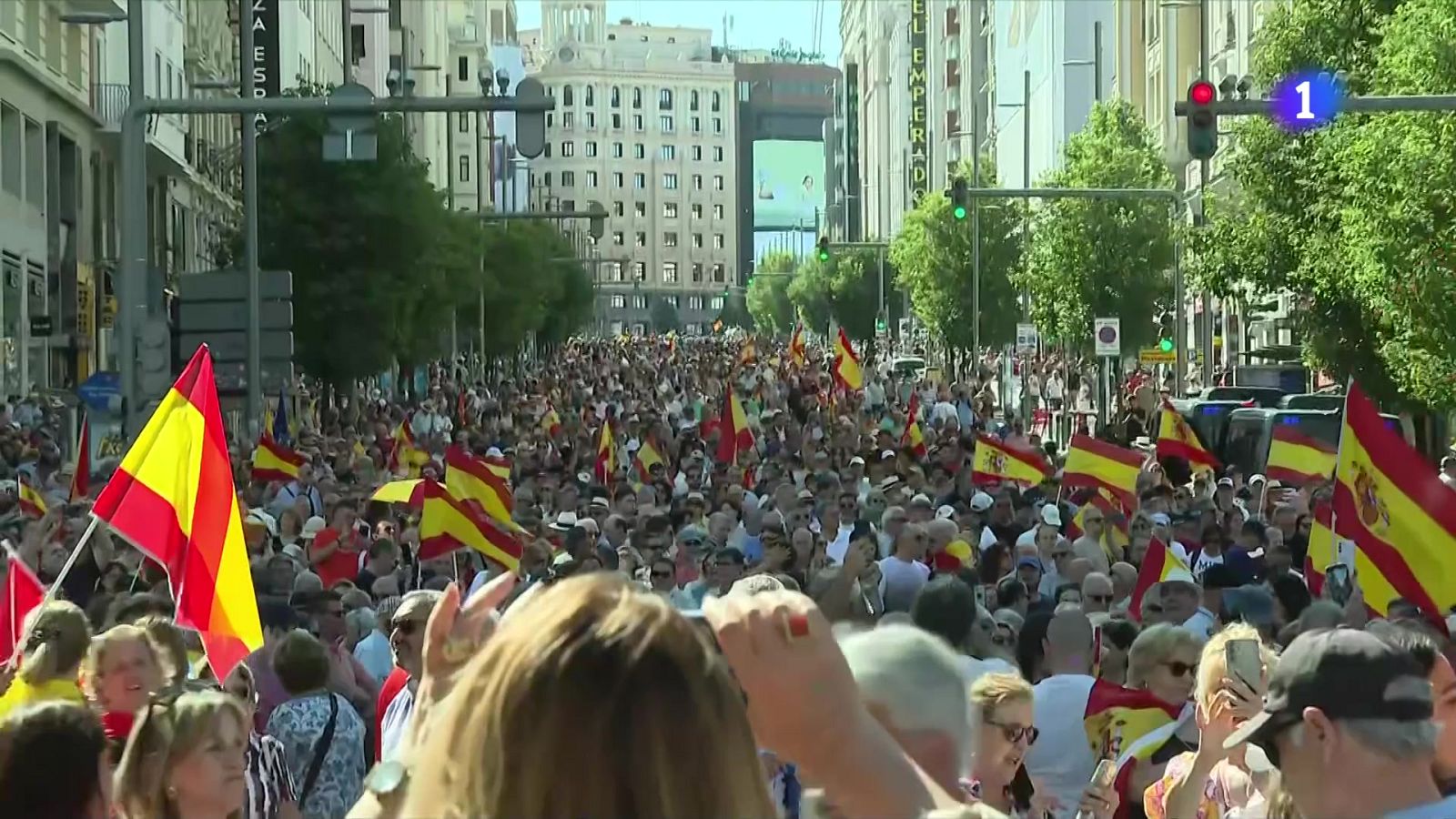 El PP es mobilitza contra el govern de Sánchez - L'Informatiu | Veure