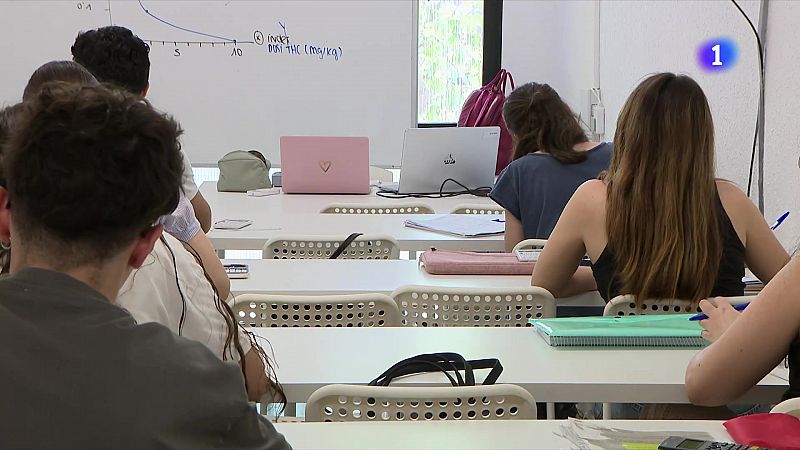 Compte enrere per preparar els exàmens de selectivitat - L'Informatiu | Ver