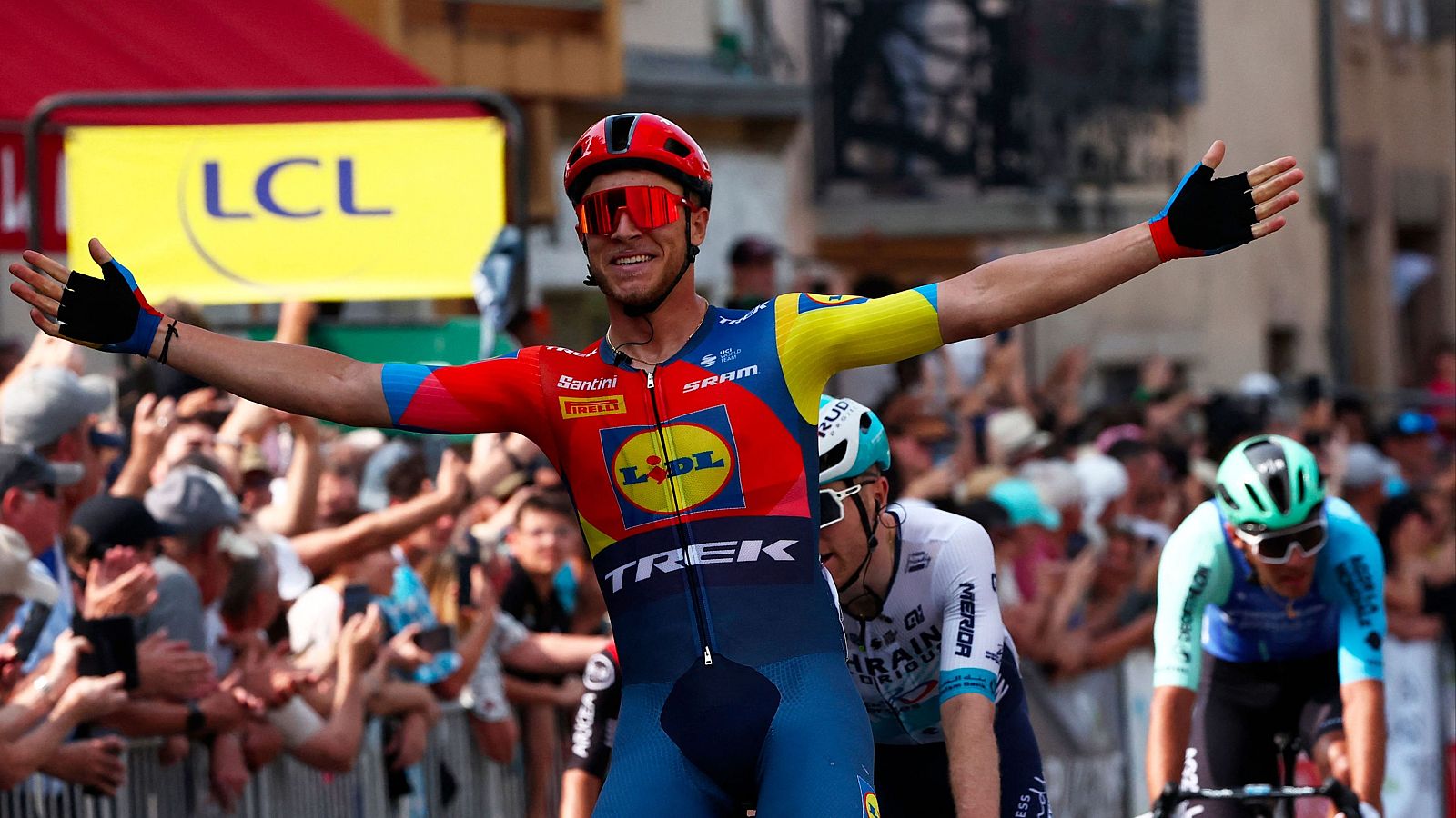 Jonathan Milan gana al sprint la segunda etapa del Dauphiné - Ciclismo | Ver