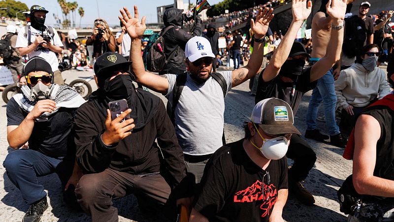 Crece la tensión ante otra posible noche de violencia en Los Ángeles | Ver