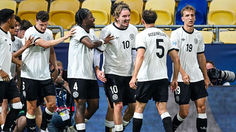La seleccin espaola Sub-21 quiere levantar el ttulo europeo en Eslovaquia. Disfruta de 'La Rojita', del 11 al 28 de junio en RTVE.