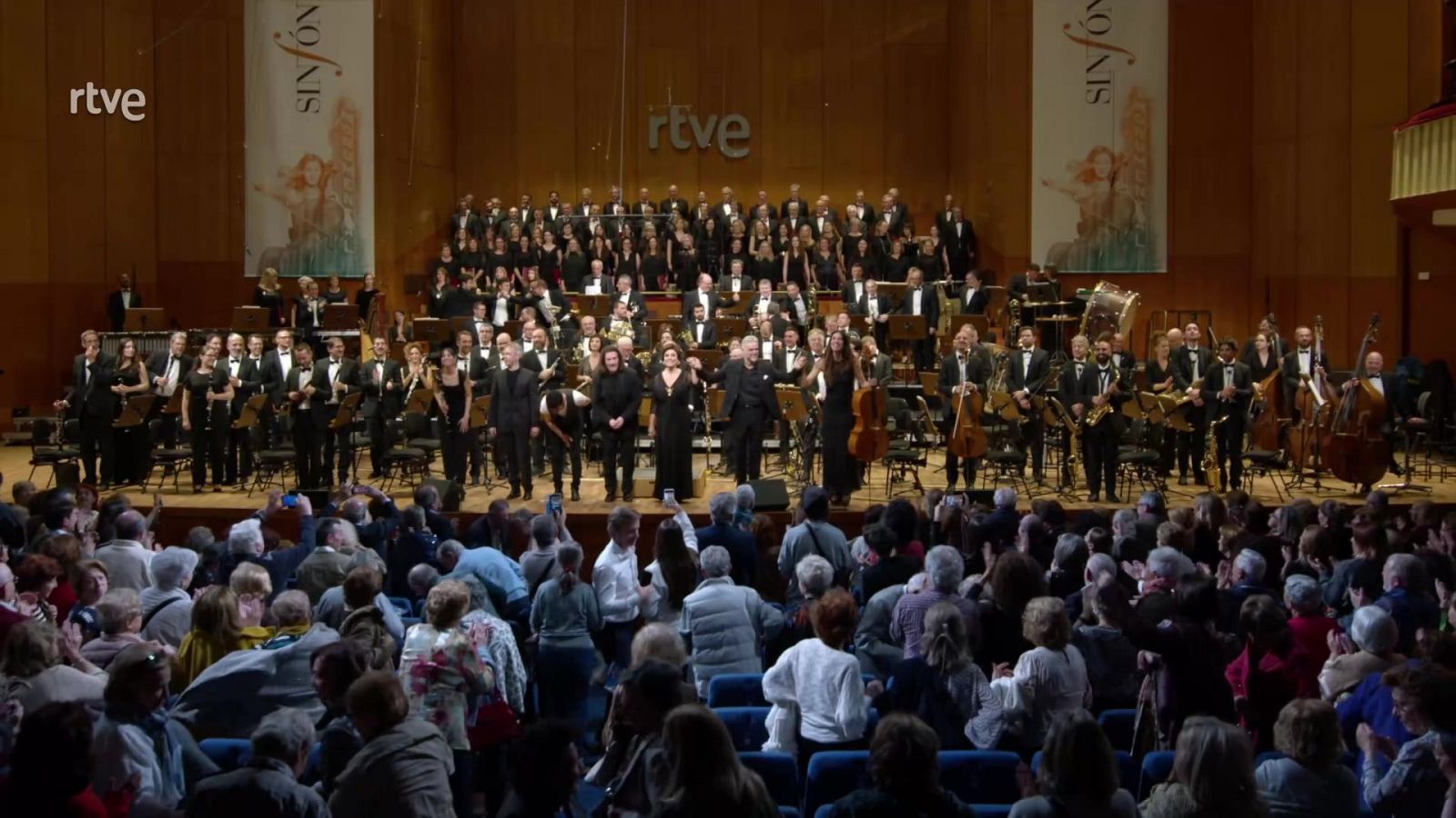 Los conciertos de La 2 - Luis Cobos "Cuatro décadas de música y emoción" - ver ahora