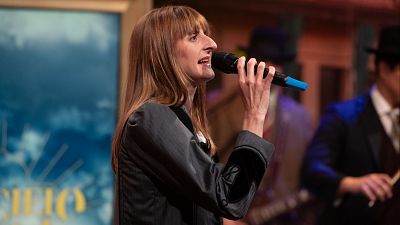 Clara Ingold versiona a Ella Baila Sola