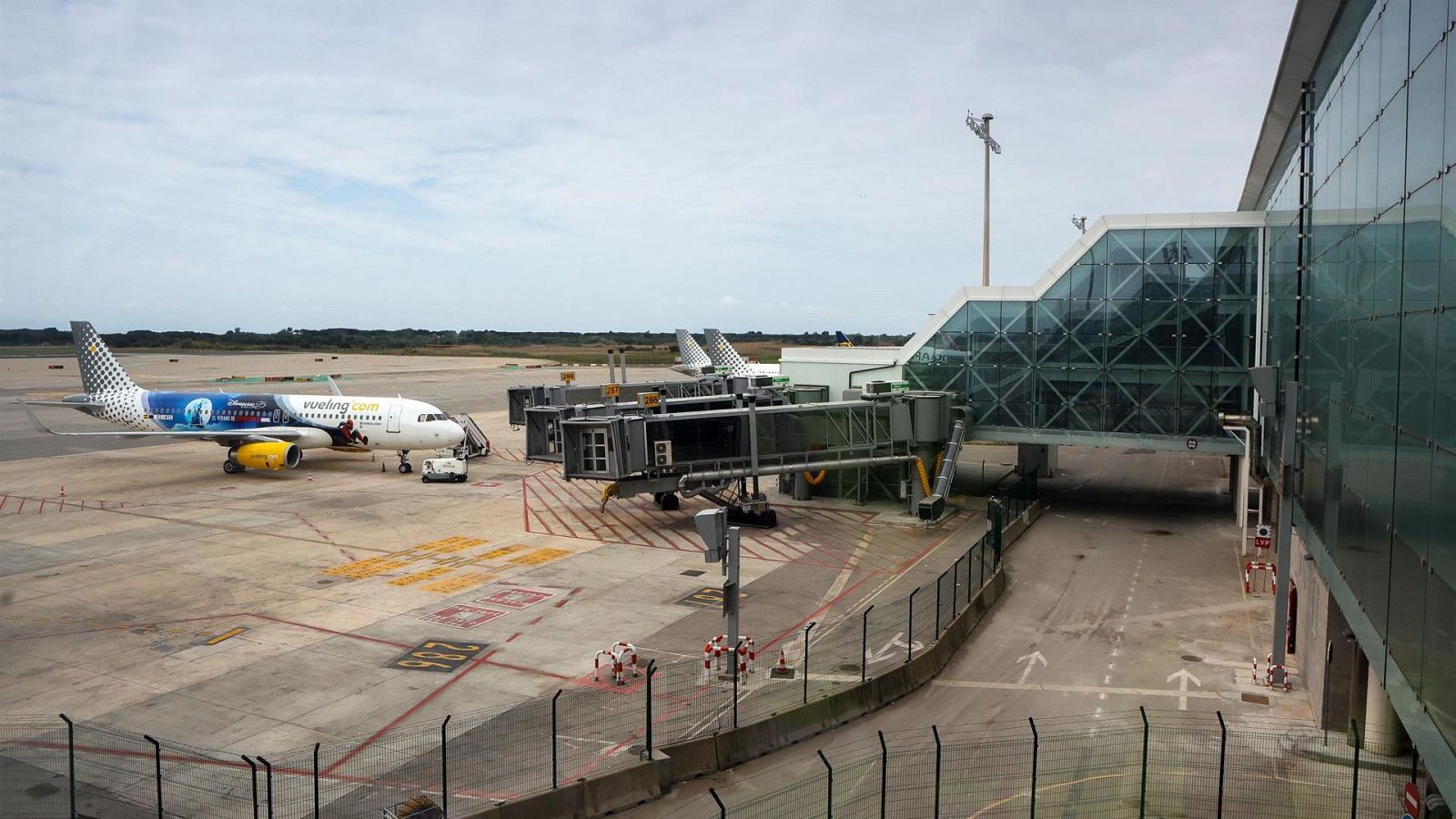 La Generalitat cierra con Aena la ampliación del aeropuerto de El Prat | Ver