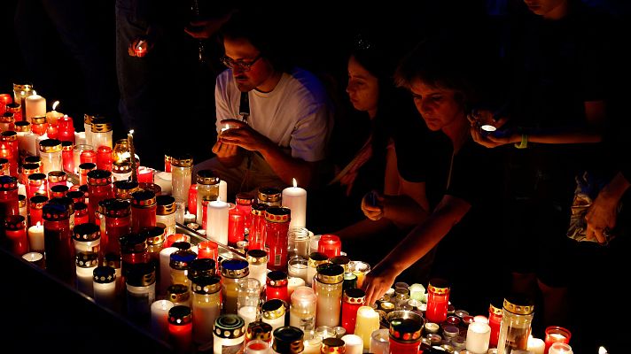 Telediario 2 - Un joven mata a nueve compañeros y un profesor en un colegio en la ciudad austríaca de Graz y se suicida