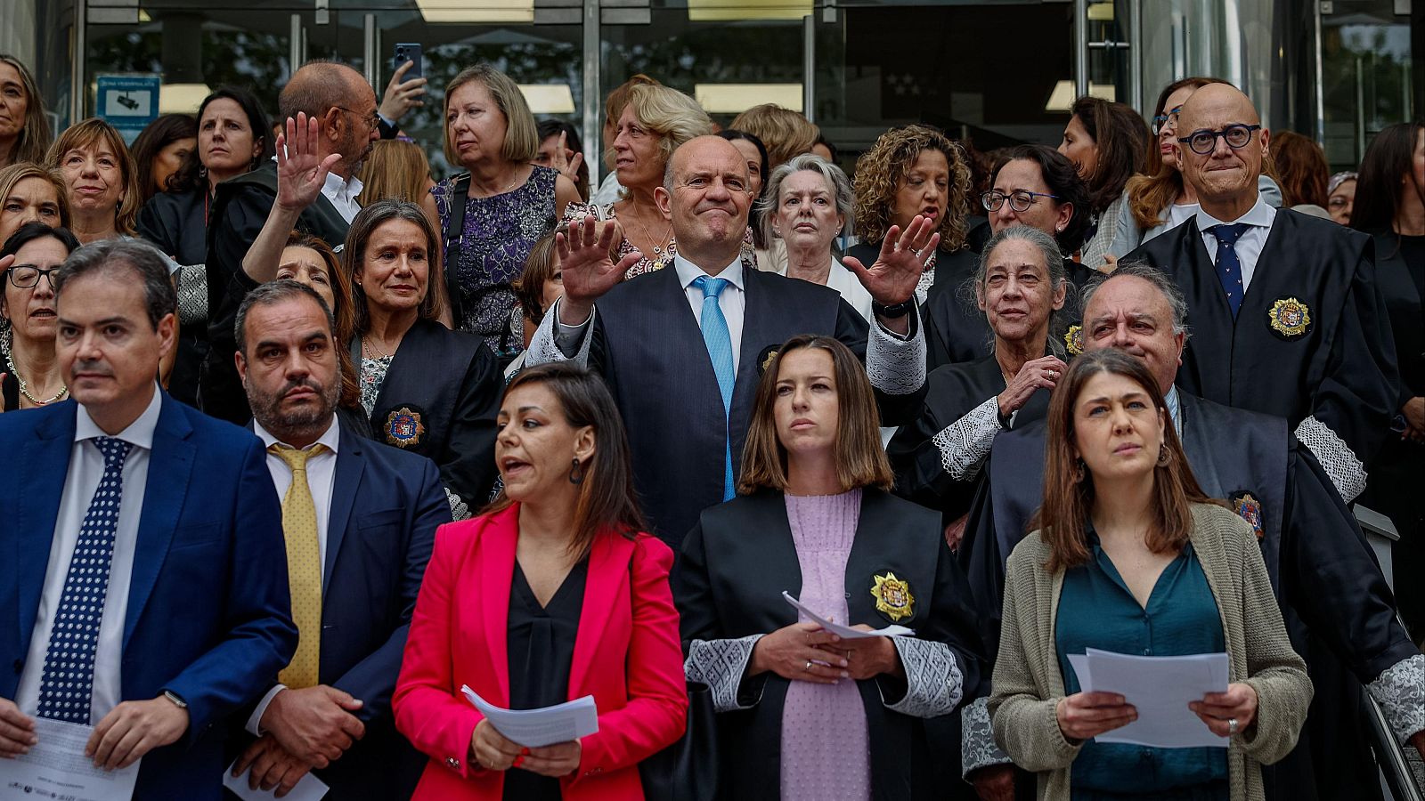 Jueces y fiscales exigen al Gobierno que retire las reformas de la carrera judicial | Ver