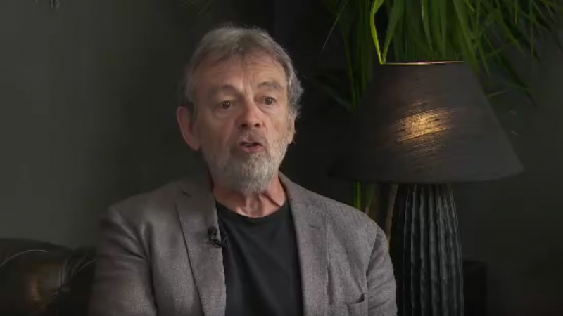 Pierre Lemaitre presenta su nueva novela: "Un futuro prometedor" - Telediario 1 | Ver