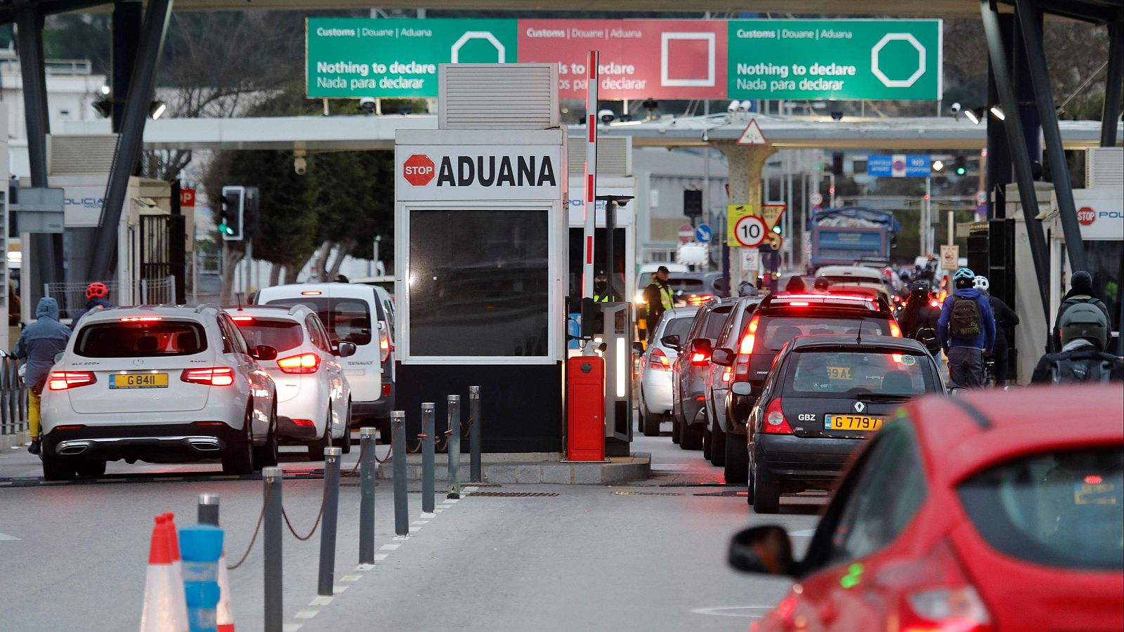 Los ciudadanos acogen el acuerdo de Gribaltar con precaución | Ver